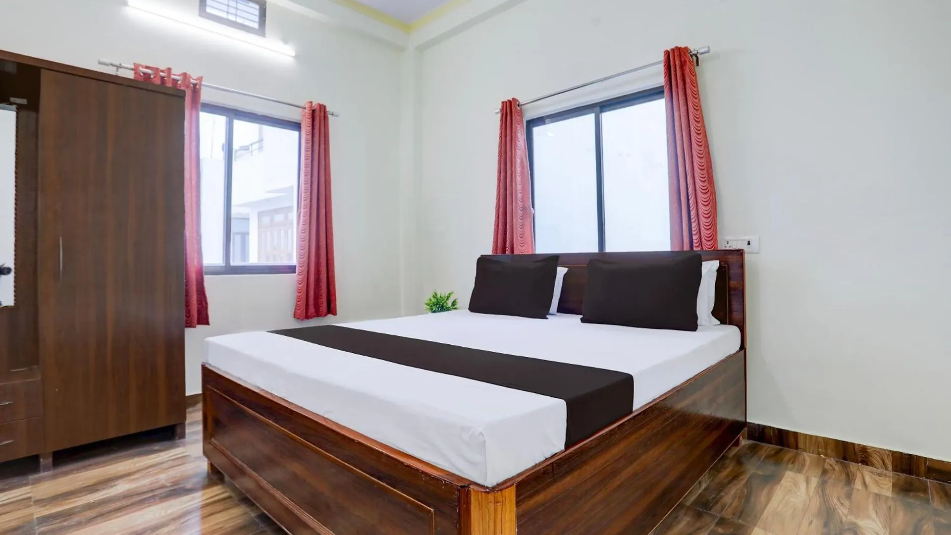 Hotel O Harsh Palace Guest House Varanasi