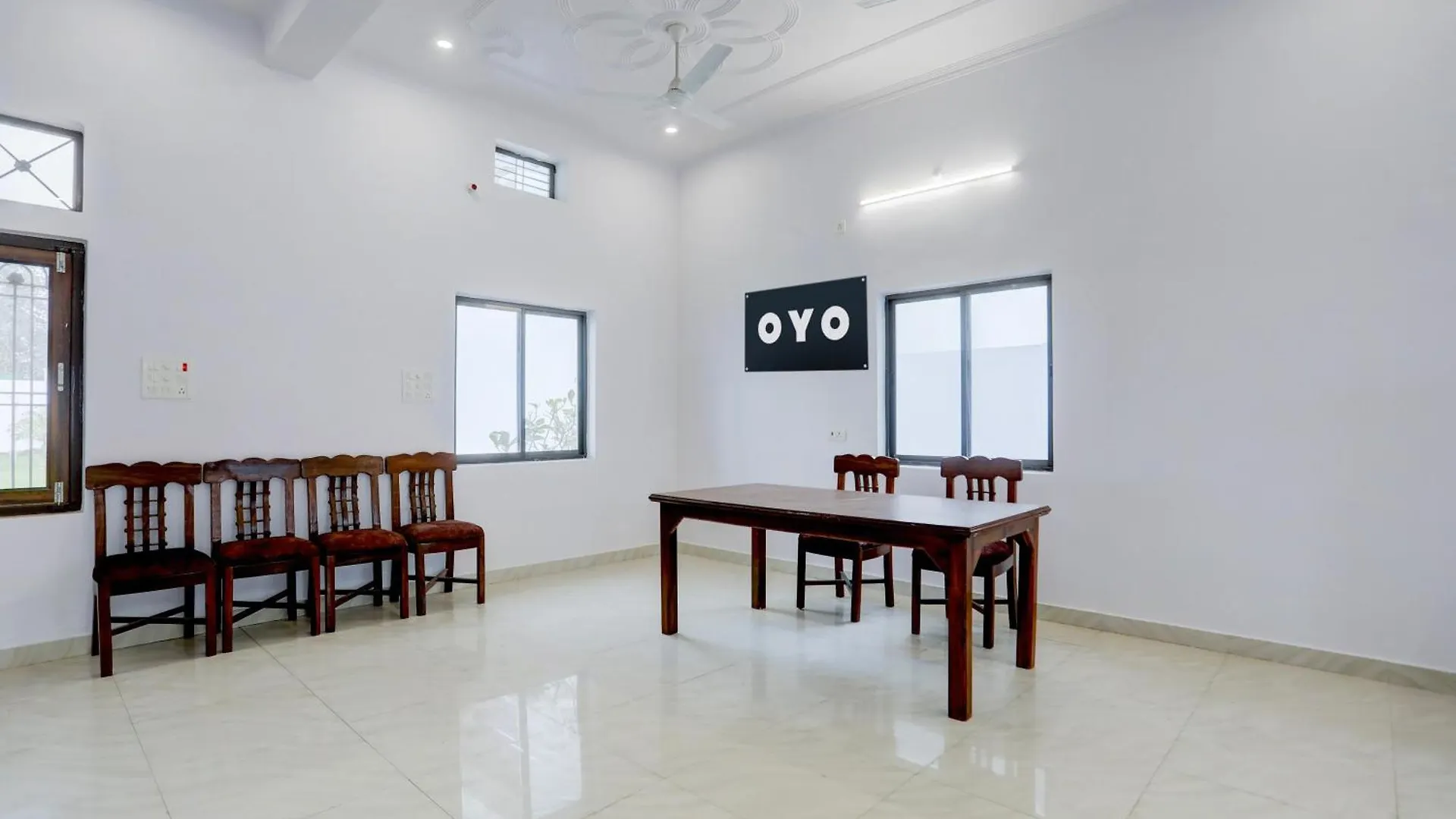 Hotel O Harsh Palace Guest House Varanasi India
