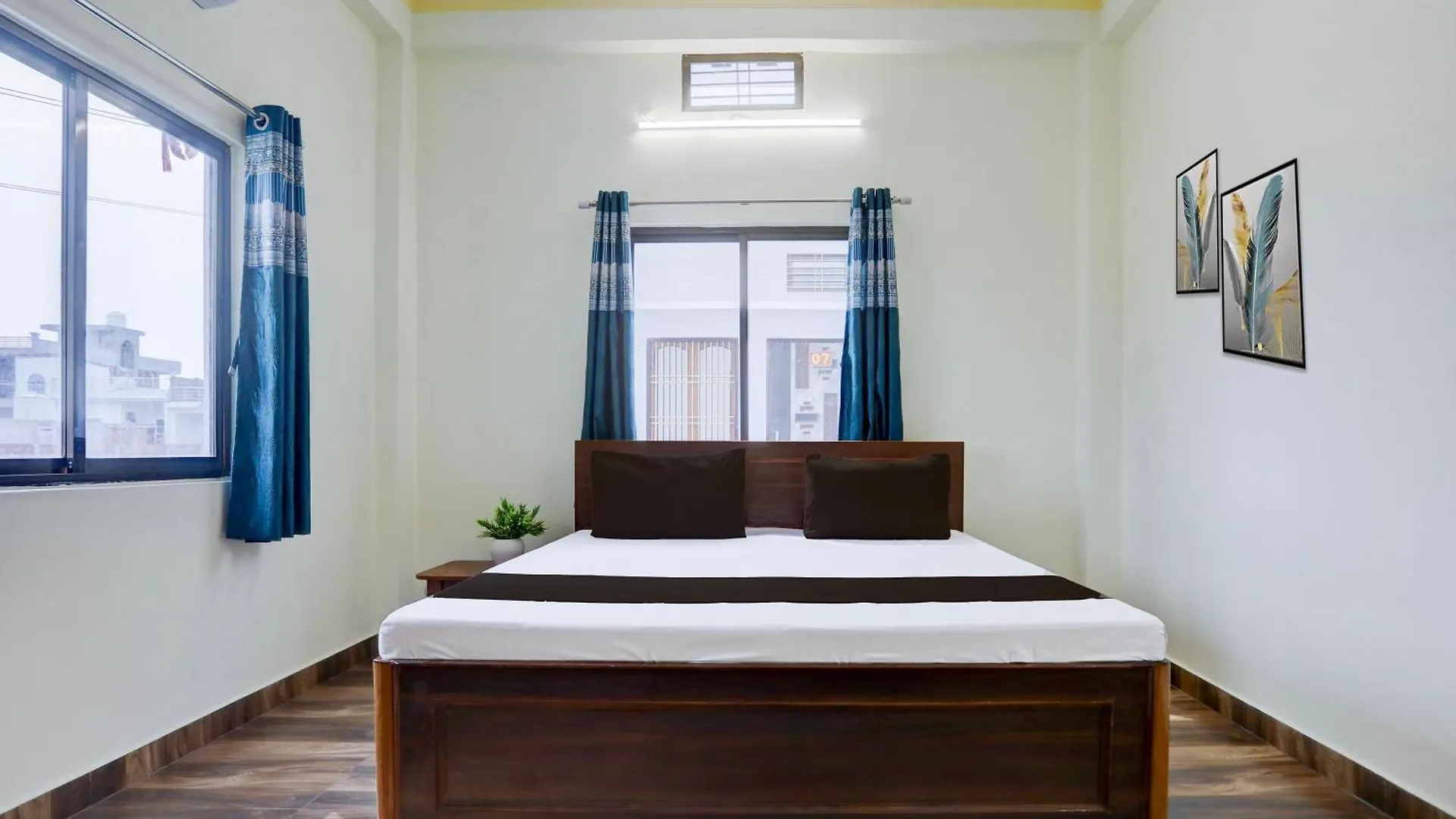 Hotel O Harsh Palace Guest House Varanasi India