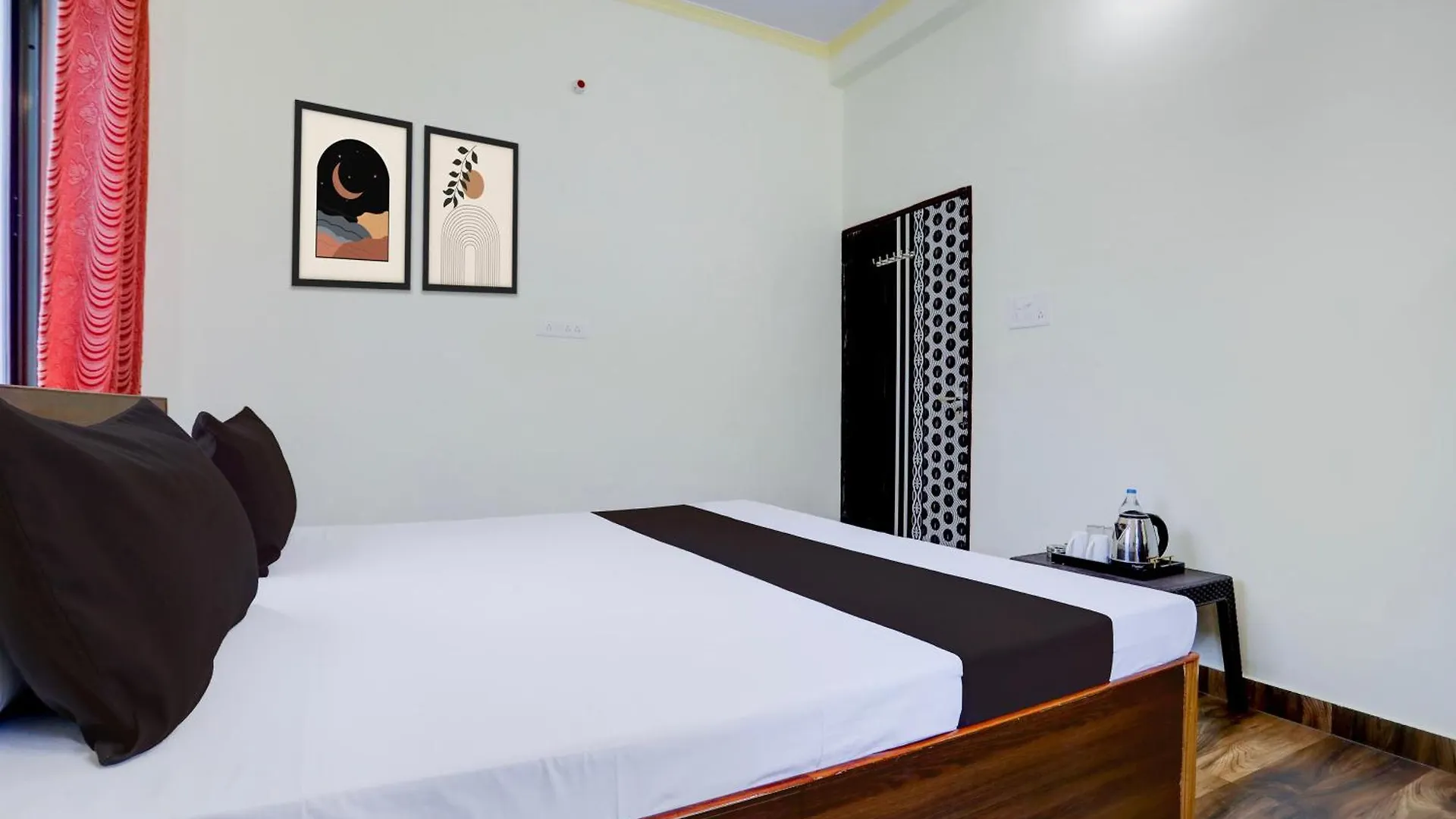 Hotel O Harsh Palace Guest House Varanasi