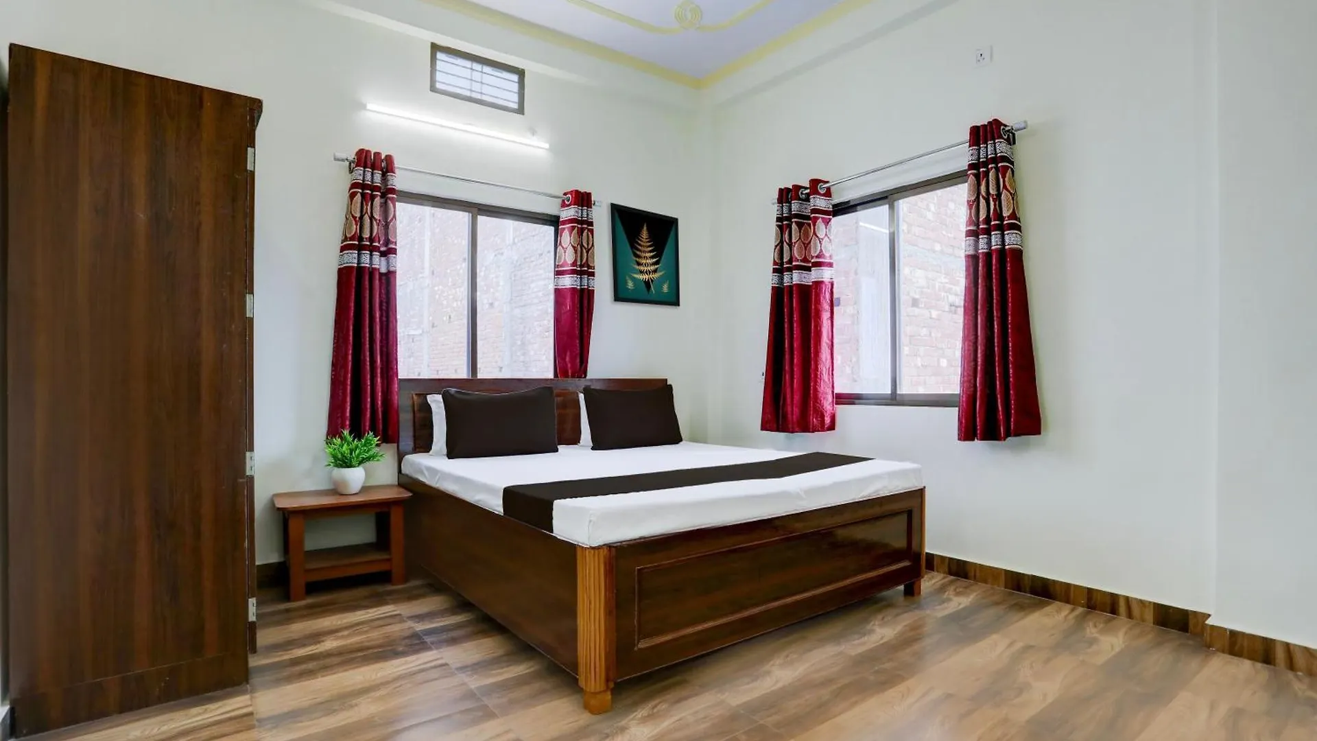 Hotel O Harsh Palace Guest House Varanasi